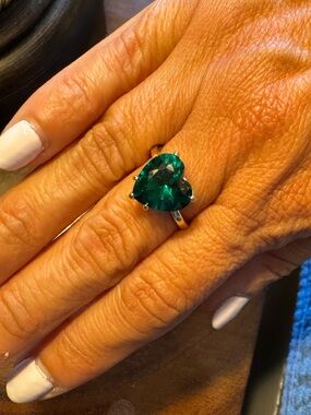 Melinda Maria Size 8 Emerald Heart and Gold Band Statement Ring New with Tags